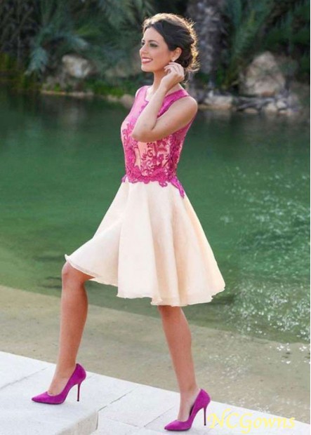 Organza Bateau Knee-Length Homecoming Dresses With Applique YYQ1688712337